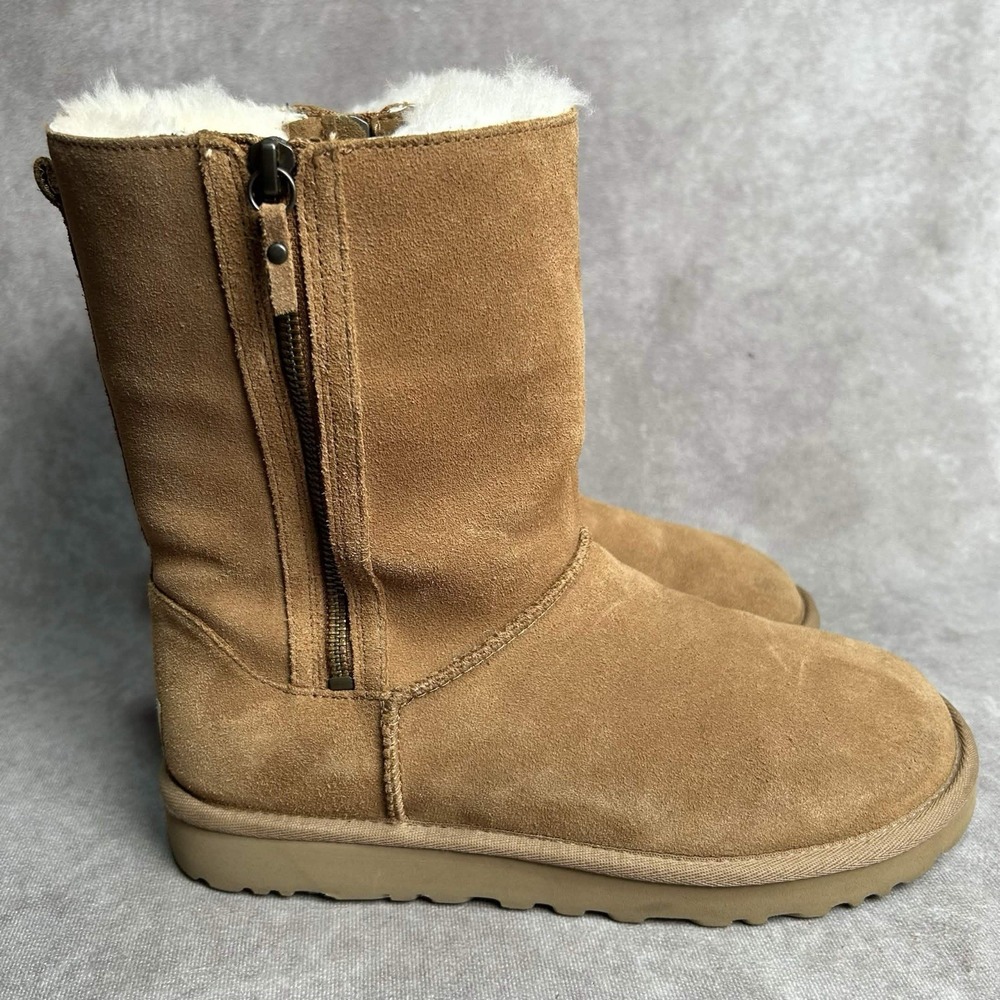 UGG - Classic Short Double Zip Boot - Great Condition - Women's Sz 9 Light Brown